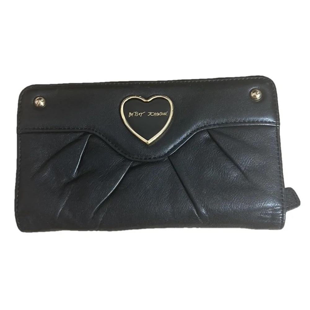 Betsey Johnson Black Wallet Heart‎ Accent Zip Around Clutch Purse